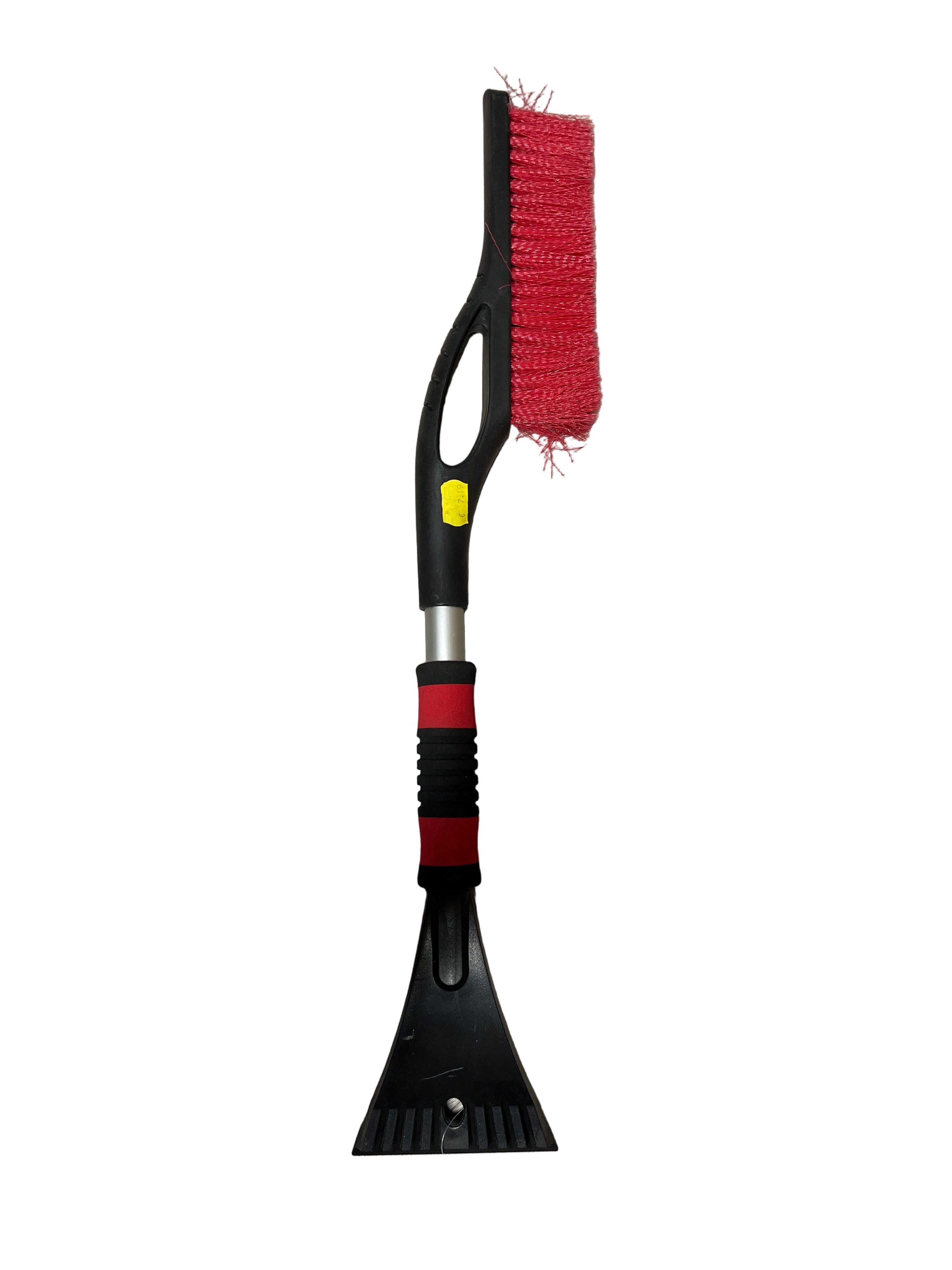 IJskrabber met sneeuwborstel aan weerszijde rood voor auto, combinatie van ruitenkrabber en sneeuwborstel om sneeuw en ijs van voorruit en autoramen te verwijderen